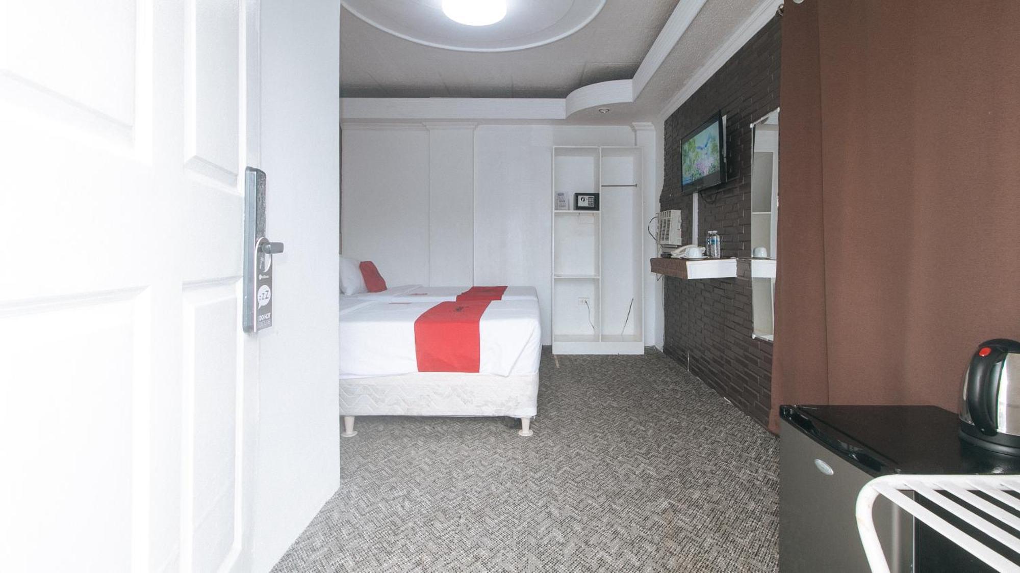Reddoorz Premium At The Grand Peninsula Suites Balanga Buitenkant foto