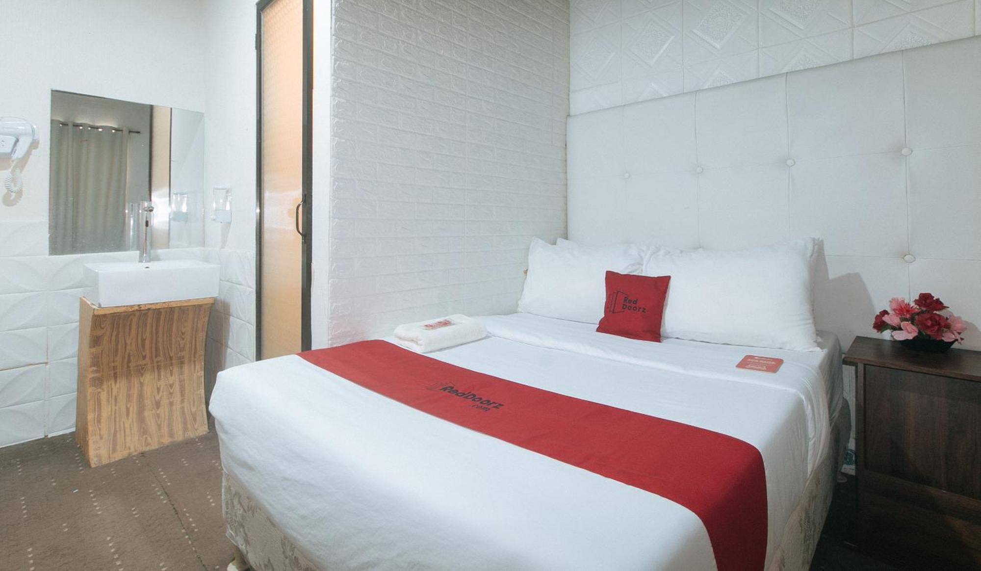 Reddoorz Premium At The Grand Peninsula Suites Balanga Buitenkant foto